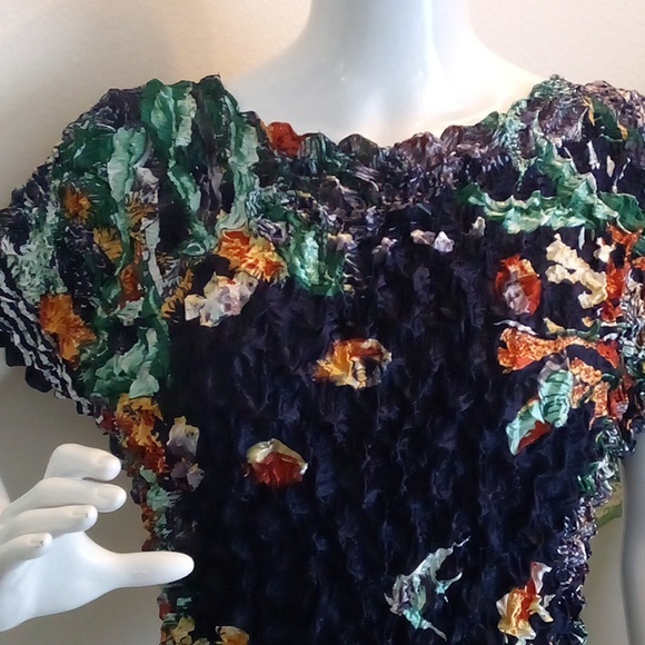 Elegant Ruched Top by Radiance - One Size Fits All! - Picture 4 of 9